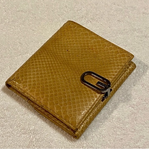 ♦️HTF♦️GUCCI SNAKESKIN COMPACT WALLET WITH HOOK - Picture 5 of 15
